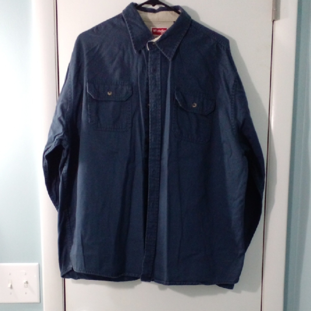 Wrangler Men's Dark Blue Button Down Shirt